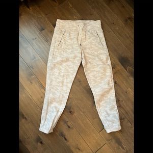 ATHLETA Cabo Linen Jogger Neutral White Taupe Camo $99 EUC